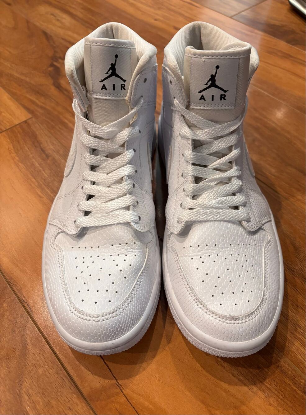 Nike air Jordan 1 mid white leather womens shoes size 10. Style BQ6472-110